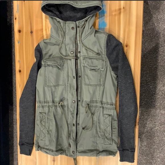 Abercrombie & Fitch Jackets & Blazers - Abercrombie utility jacket hoodie w sweat sleeves